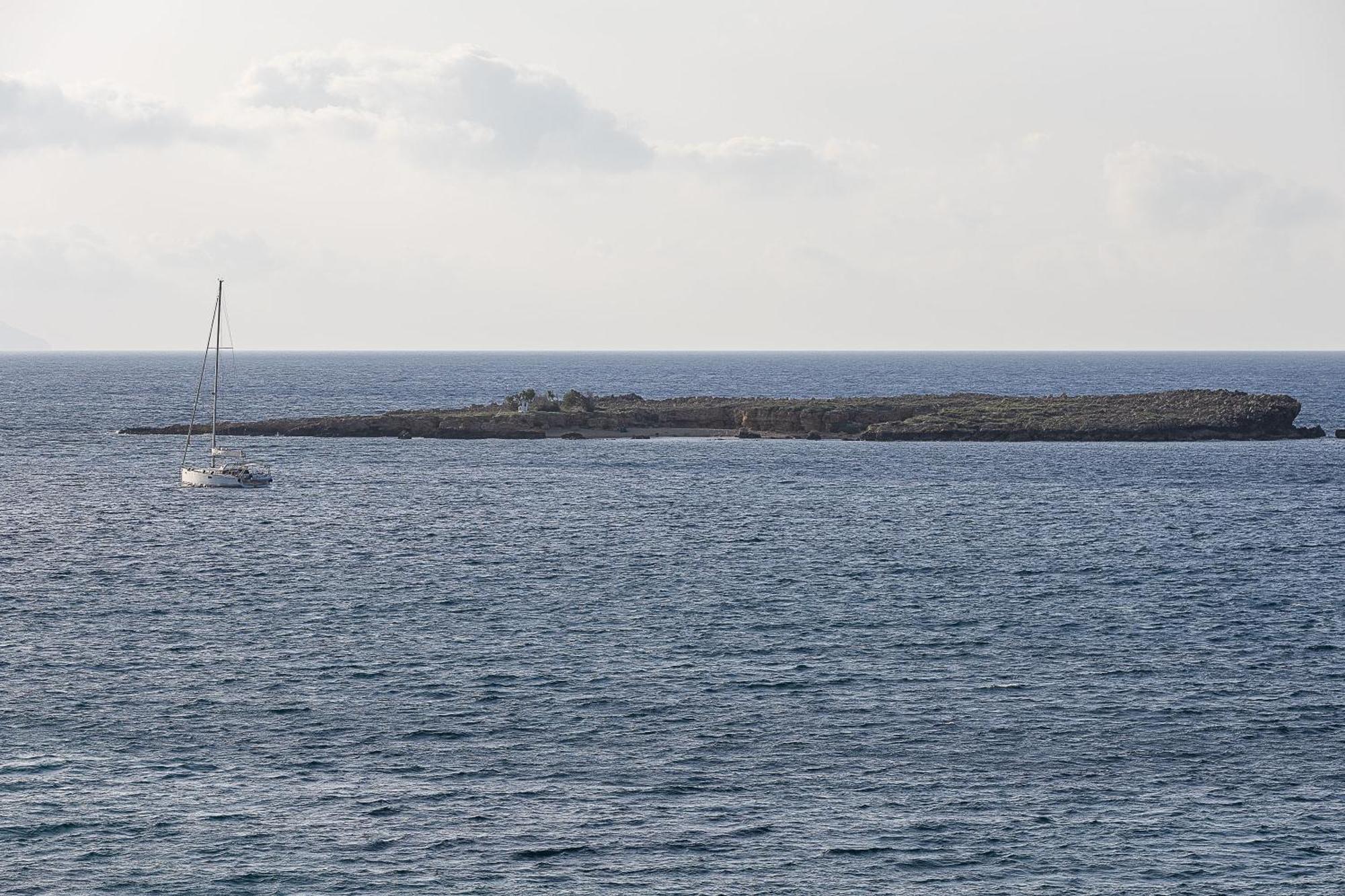 Aparthotel Neachora Beachfront *