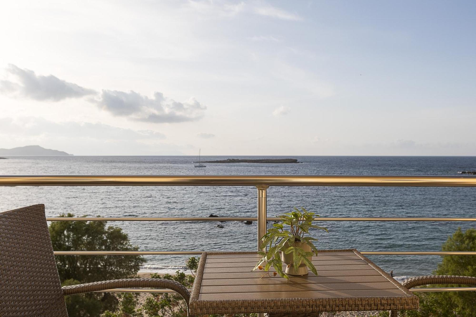 Aparthotel Neachora Beachfront *
