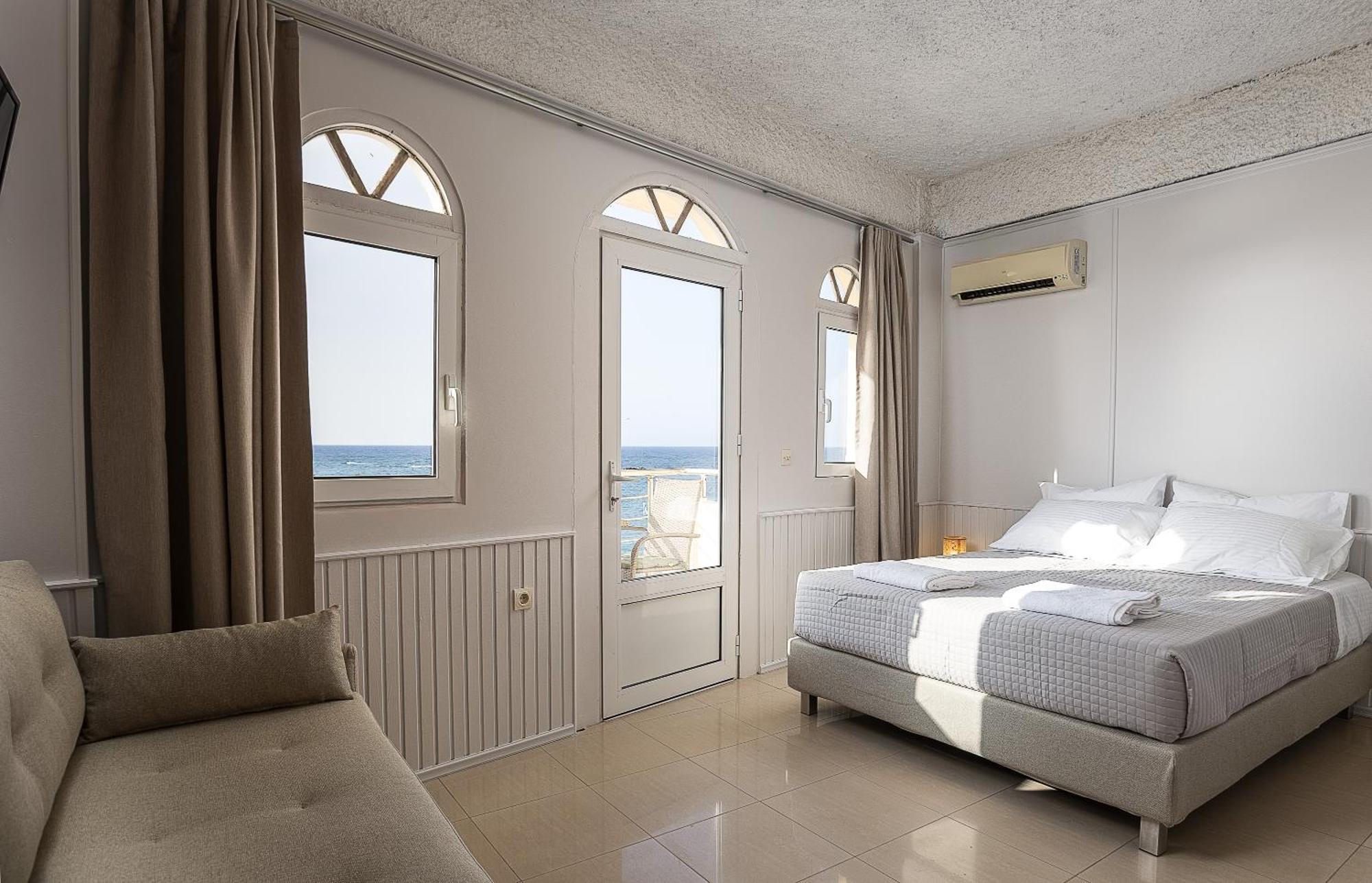 Neachora Beachfront *
