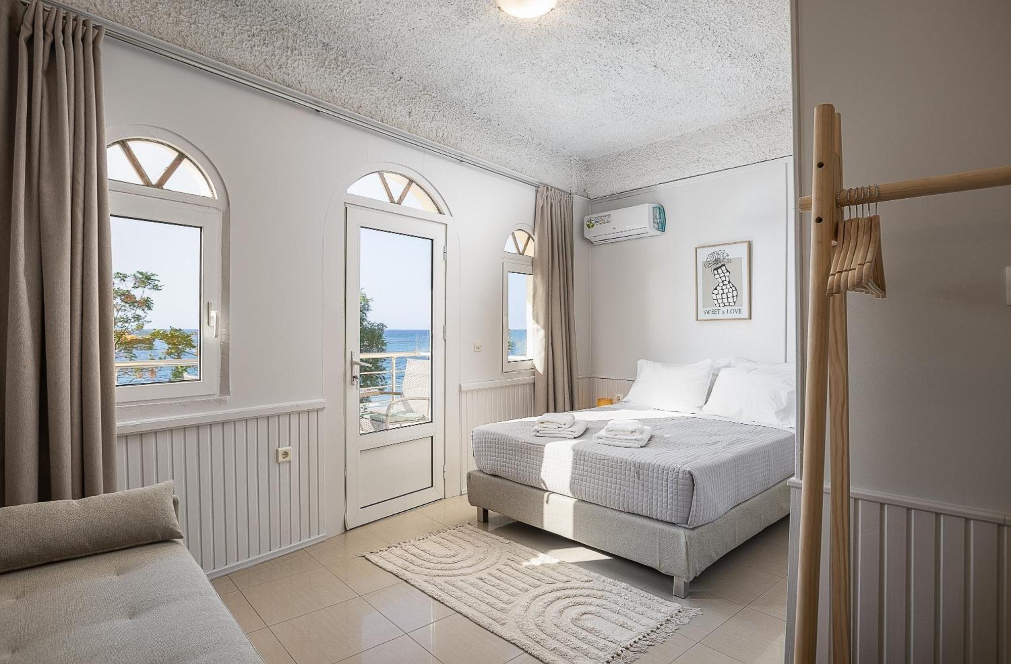 Aparthotel Neachora Beachfront *